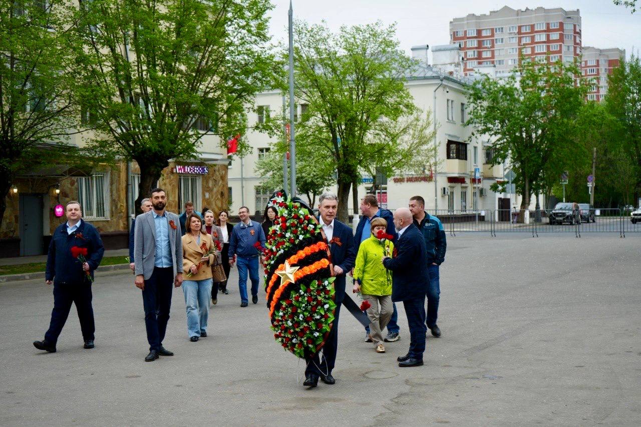 Щербинский лифтостроительный завод поздравляет с Днем Победы!