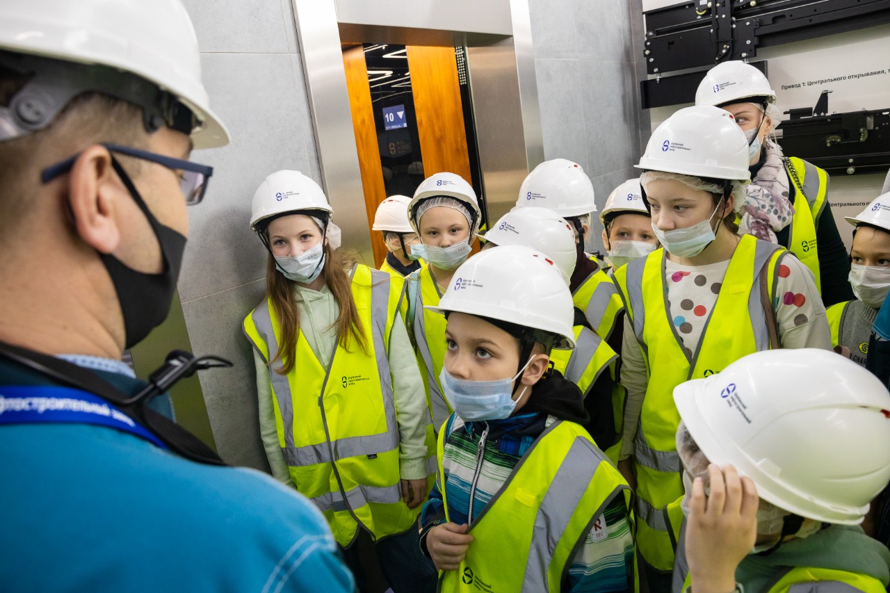 Щербинский лифтостроительный завод открыл двери для экскурсантов