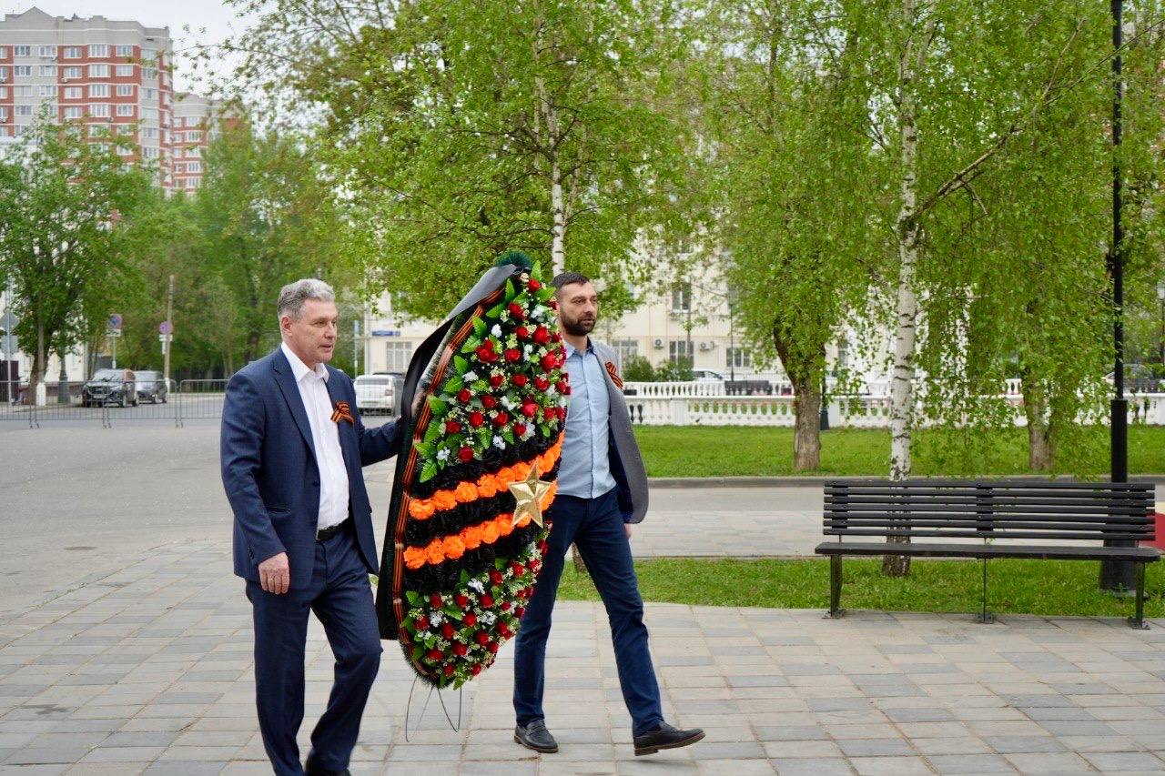 Щербинский лифтостроительный завод поздравляет с Днем Победы!