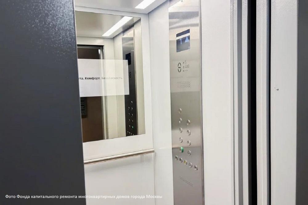 ЩЛЗ поставил лифты с зеркальными медиа-экранами для программы замены ФКР Москвы