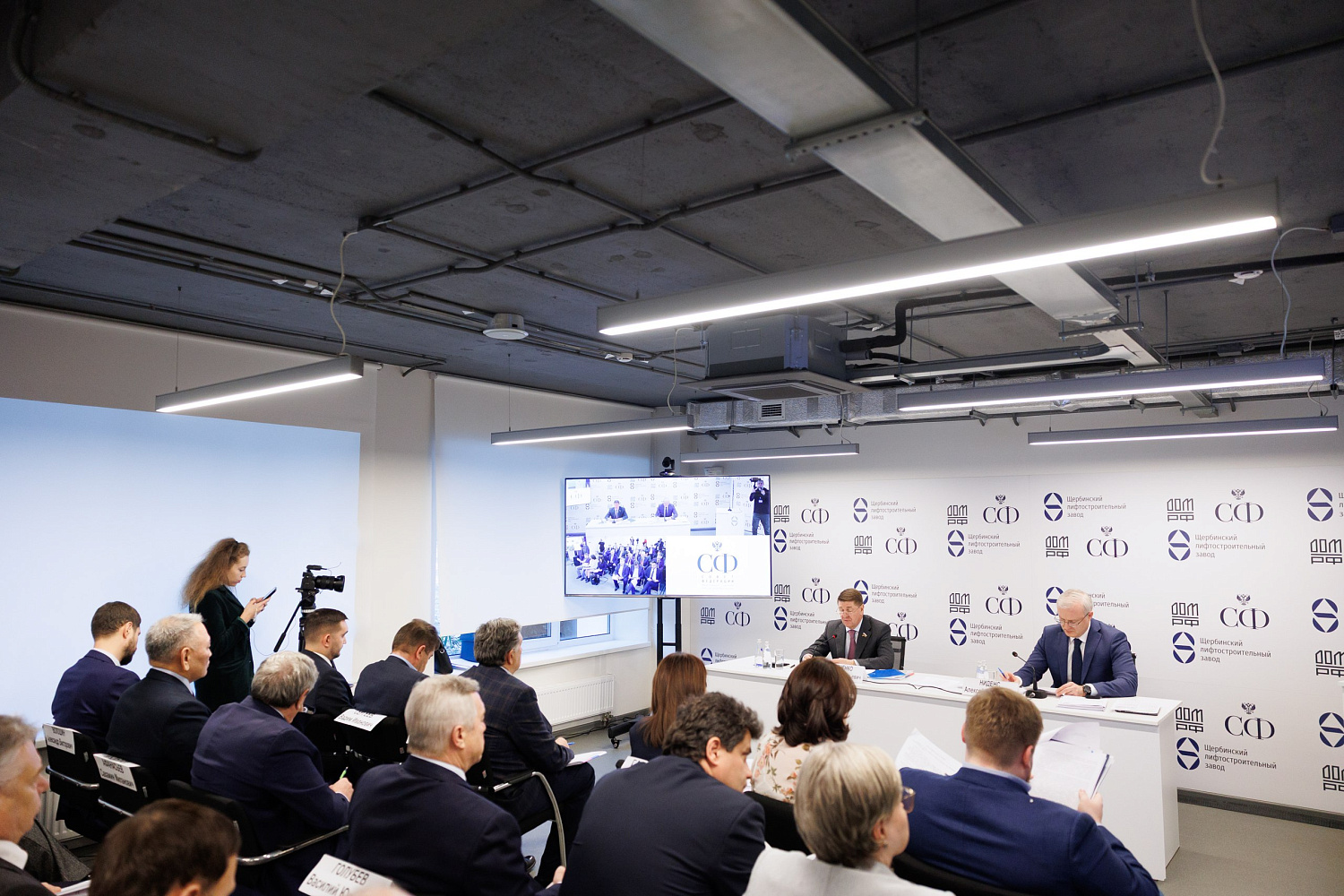 Сенаторы обсудили вопросы развития лифтостроительной отрасли РФ на Щербинском лифтостроительном заводе