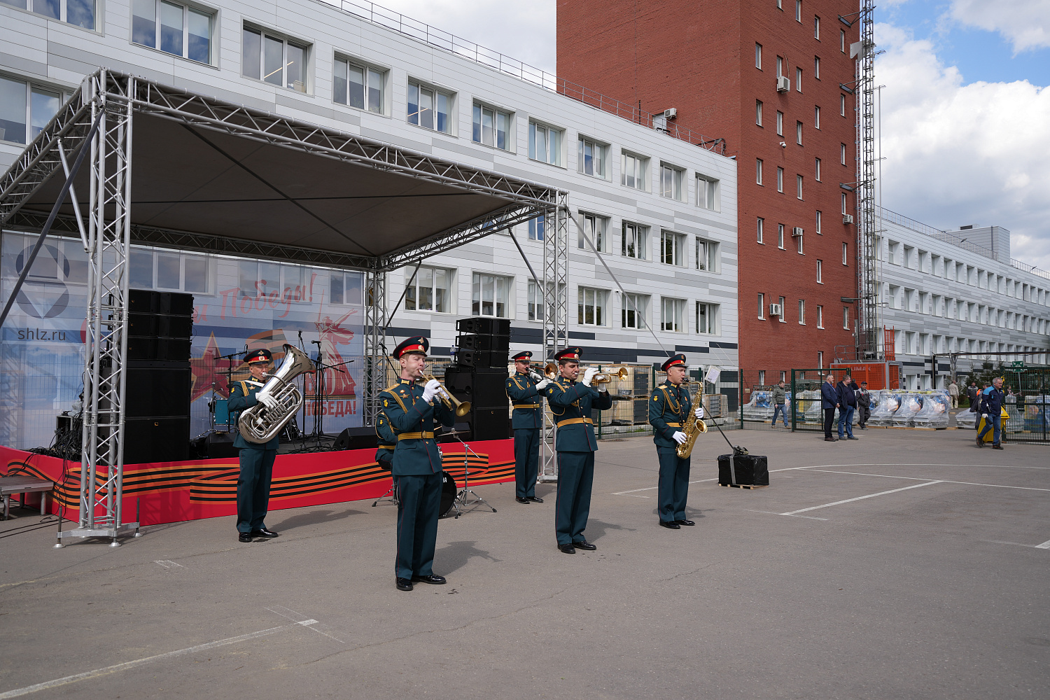 На Щербинском лифтостроительном заводе отпраздновали День Победы